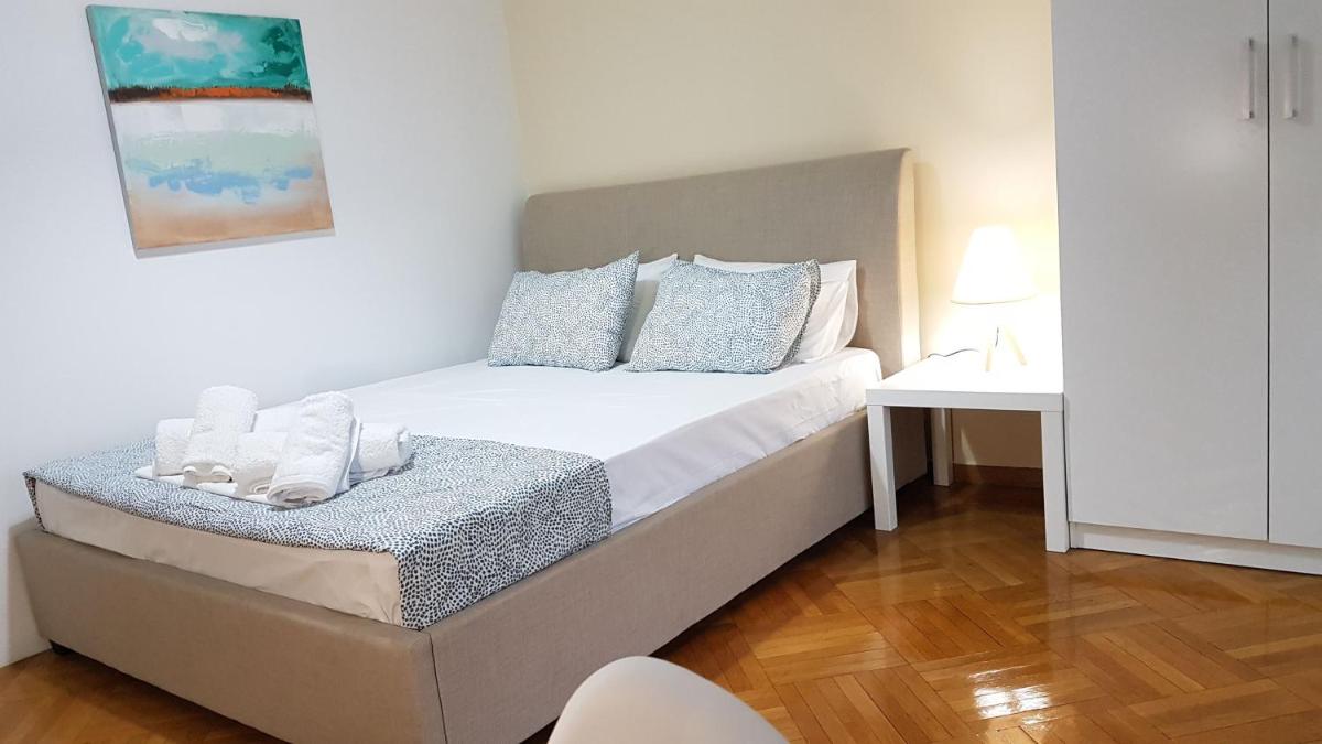 Apricot Apartment - Athens Center, 6 BD, 2.5 BATH - Housity