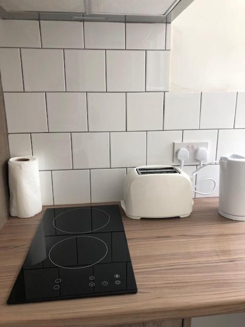 Luxury Lavish Studio Apartments LE1 - Housity