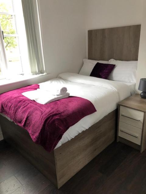 Luxury Lavish Studio Apartments LE1 - Housity