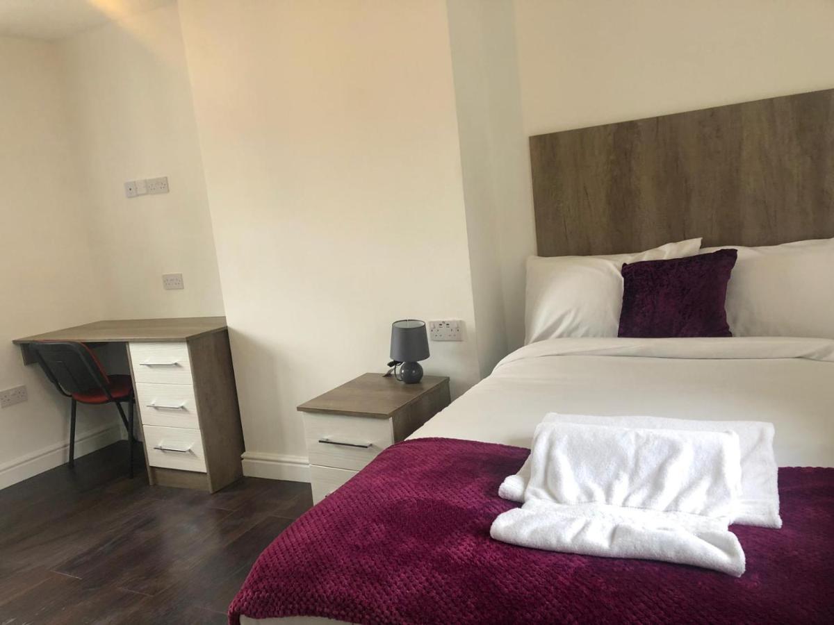 Luxury Lavish Studio Apartments LE1 - Housity