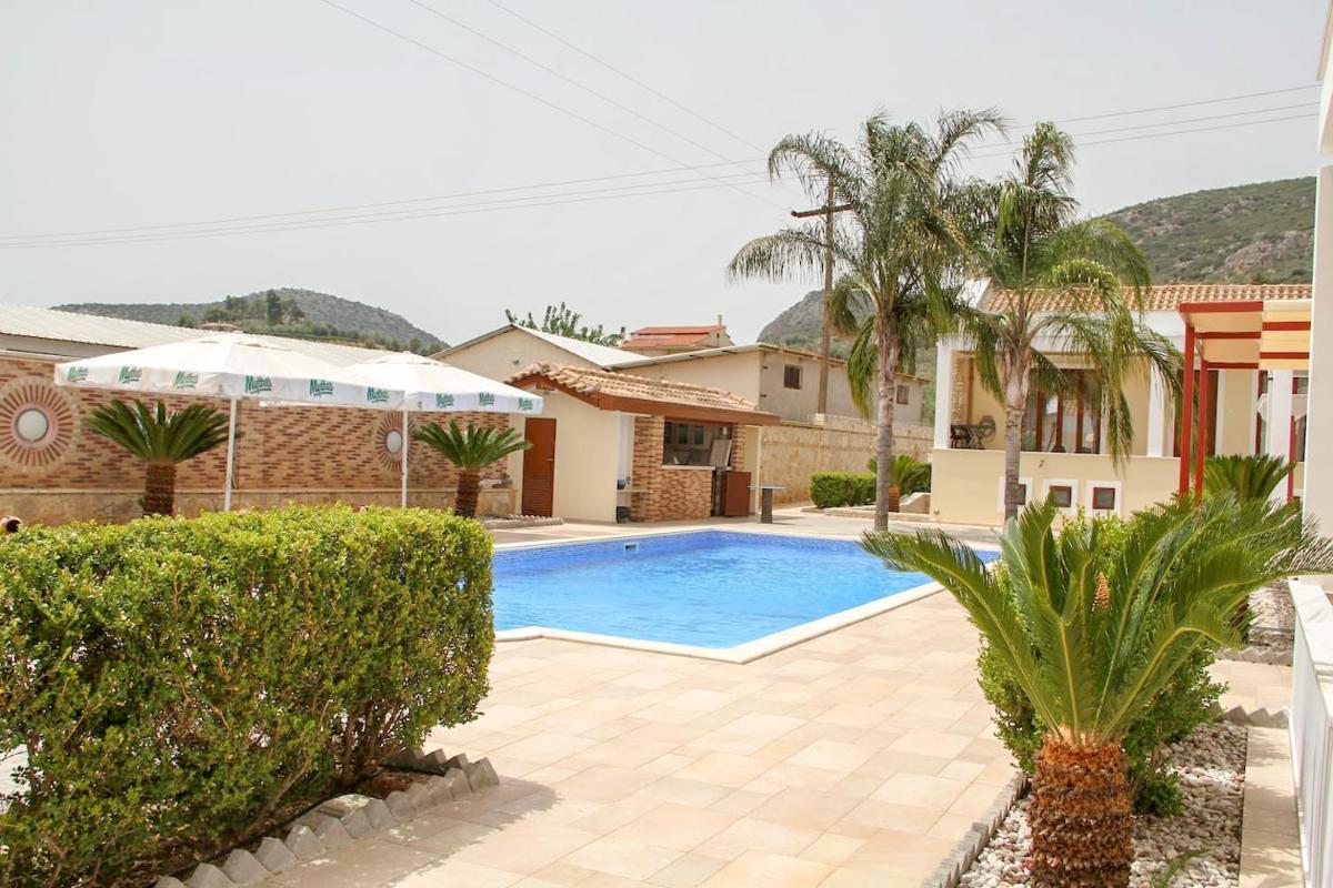 ΑΡΙΩΝ Village & Suites - Housity