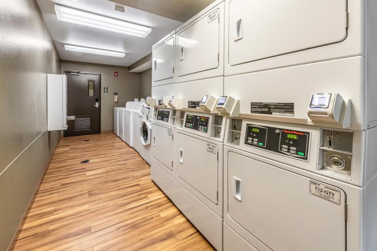 HomeTowne Studios by Red Roof Columbus - Housity