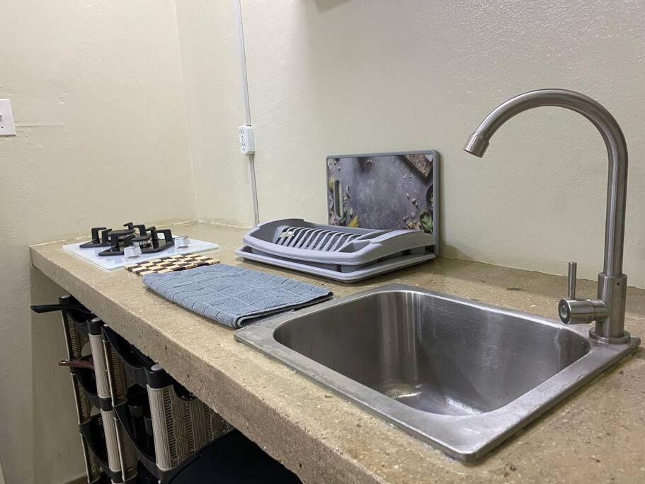 Cozy Studio Apartment Minutes from the Beach - Housity