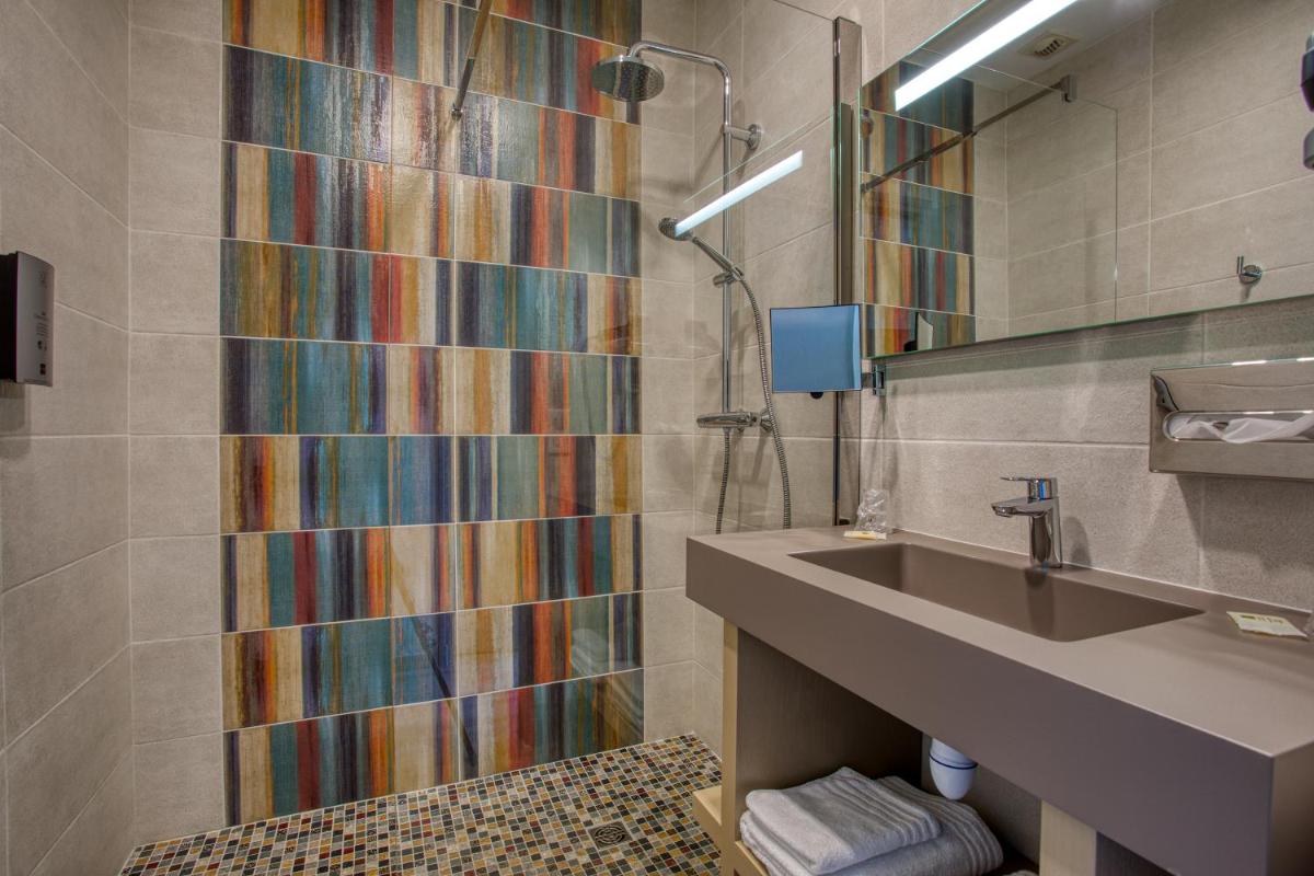 Salle de bains dans l'établissement Hotel Restaurant Laborderie