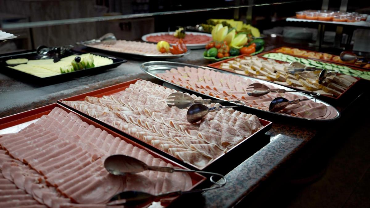 Comida en o cerca de este hotel