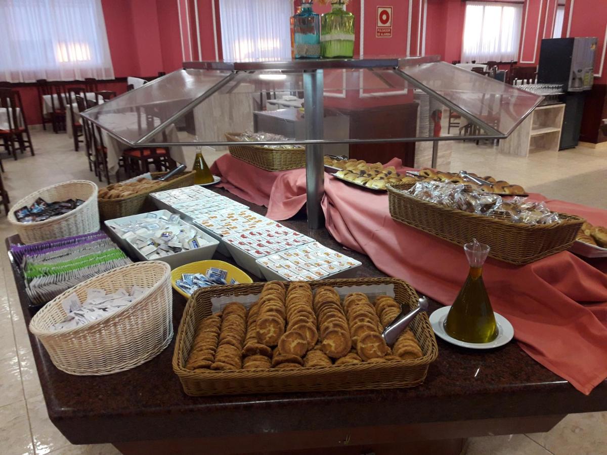 Comida en o cerca de este hotel