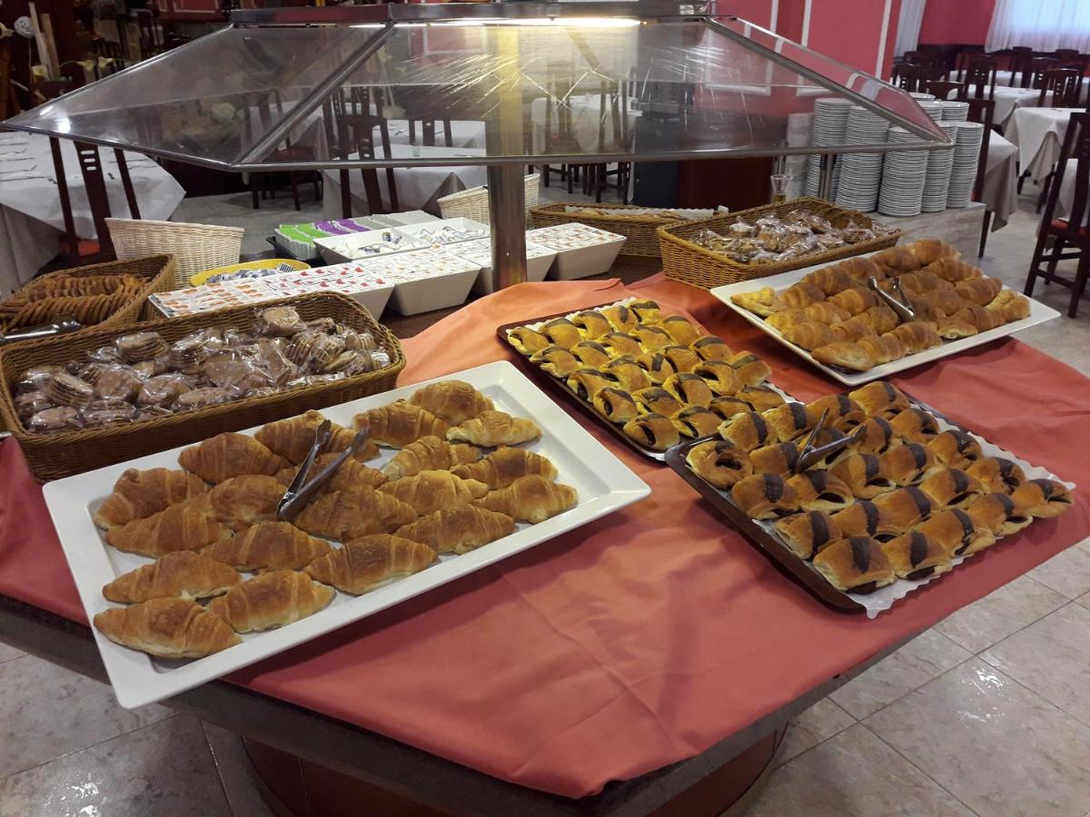 Comida en o cerca de este hotel