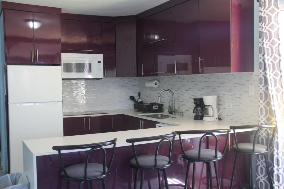 CHIC 3BR Sleeps up to 14 Guests Near Bacardi House - Housity