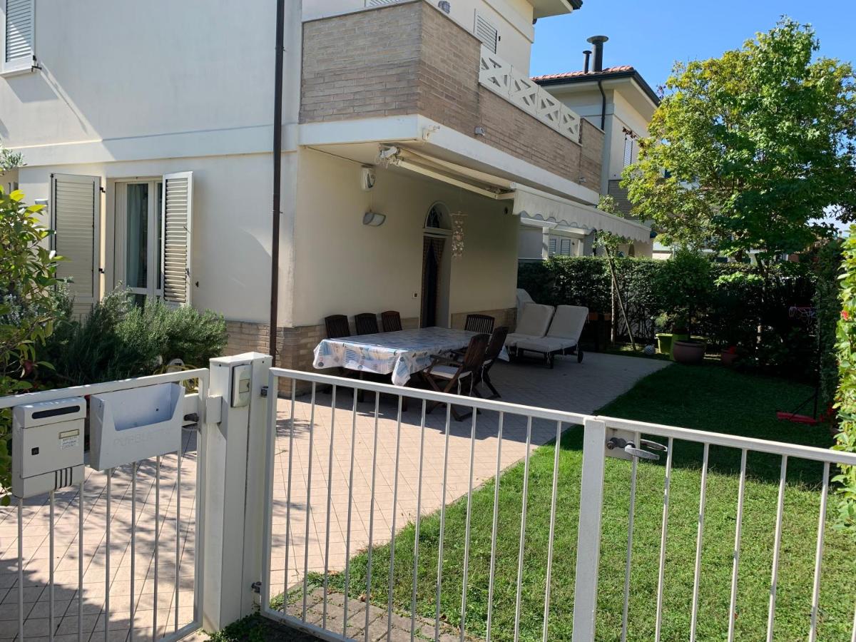 MedusaBlu121 - Housity