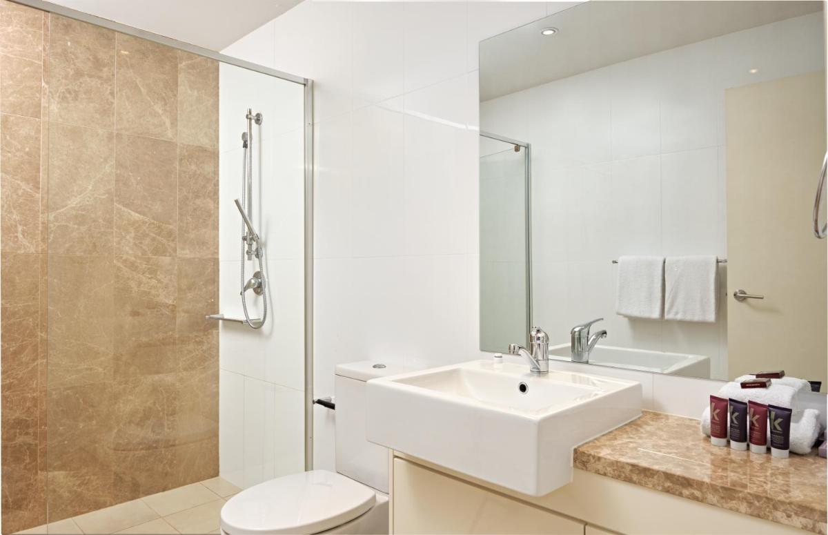 Suitetrails - Warrawee Premium 2 Bed Apartment w Large Balcony and Secure Parking