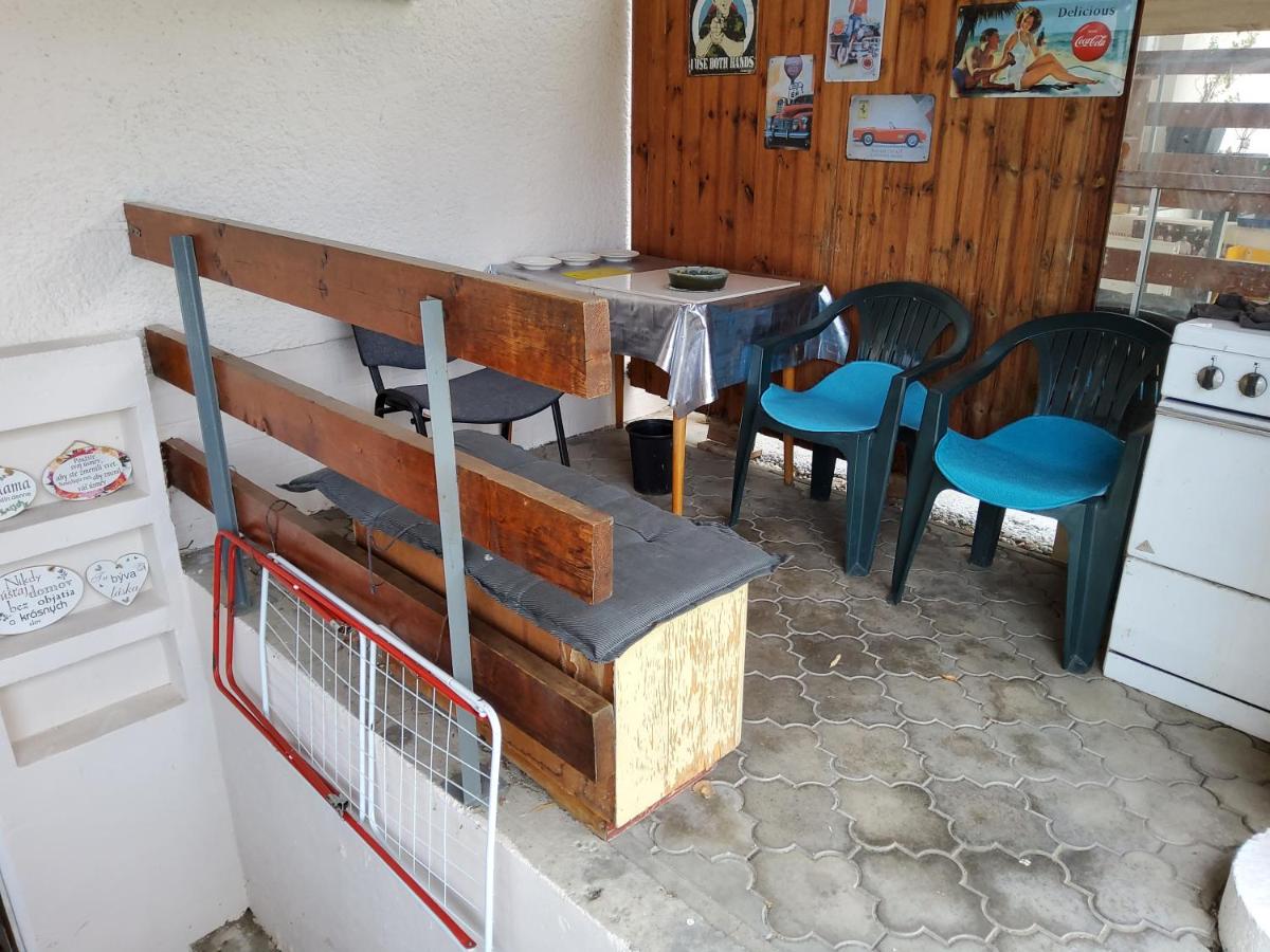 Byt pre 8 ľudí - Housity