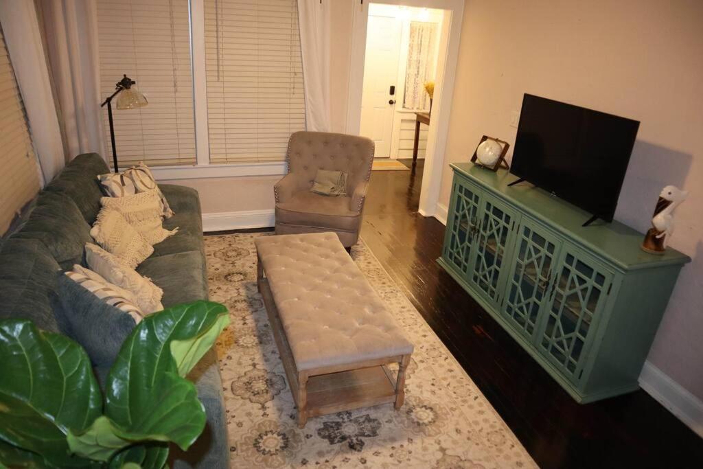 Heart of Antiques Row, City Place, Beach, Self Check-In - Housity