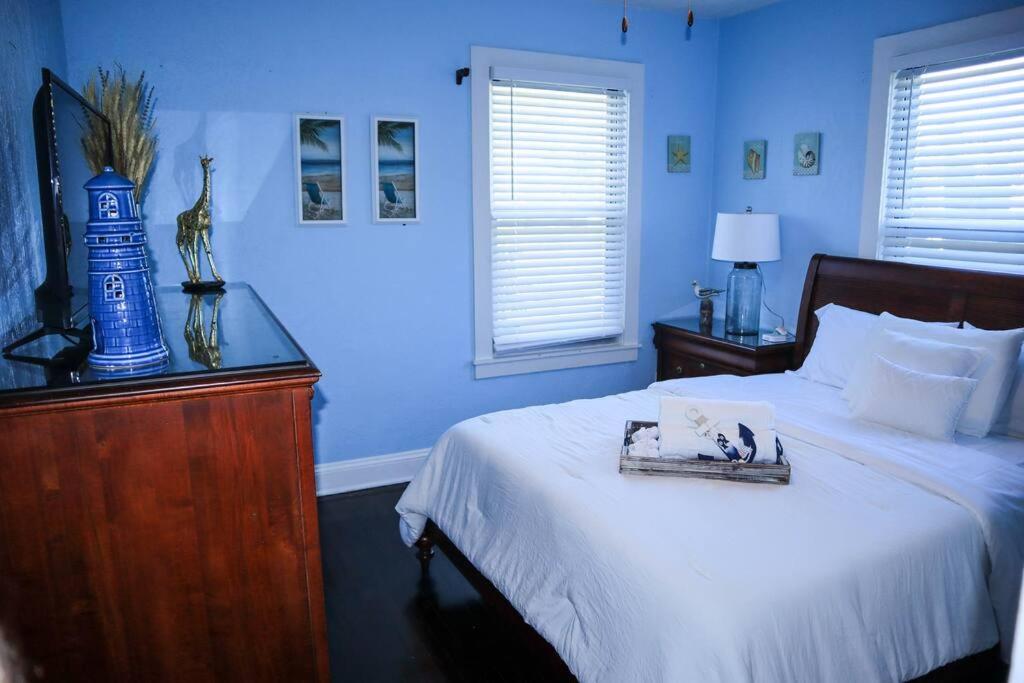 Heart of Antiques Row, City Place, Beach, Self Check-In - Housity
