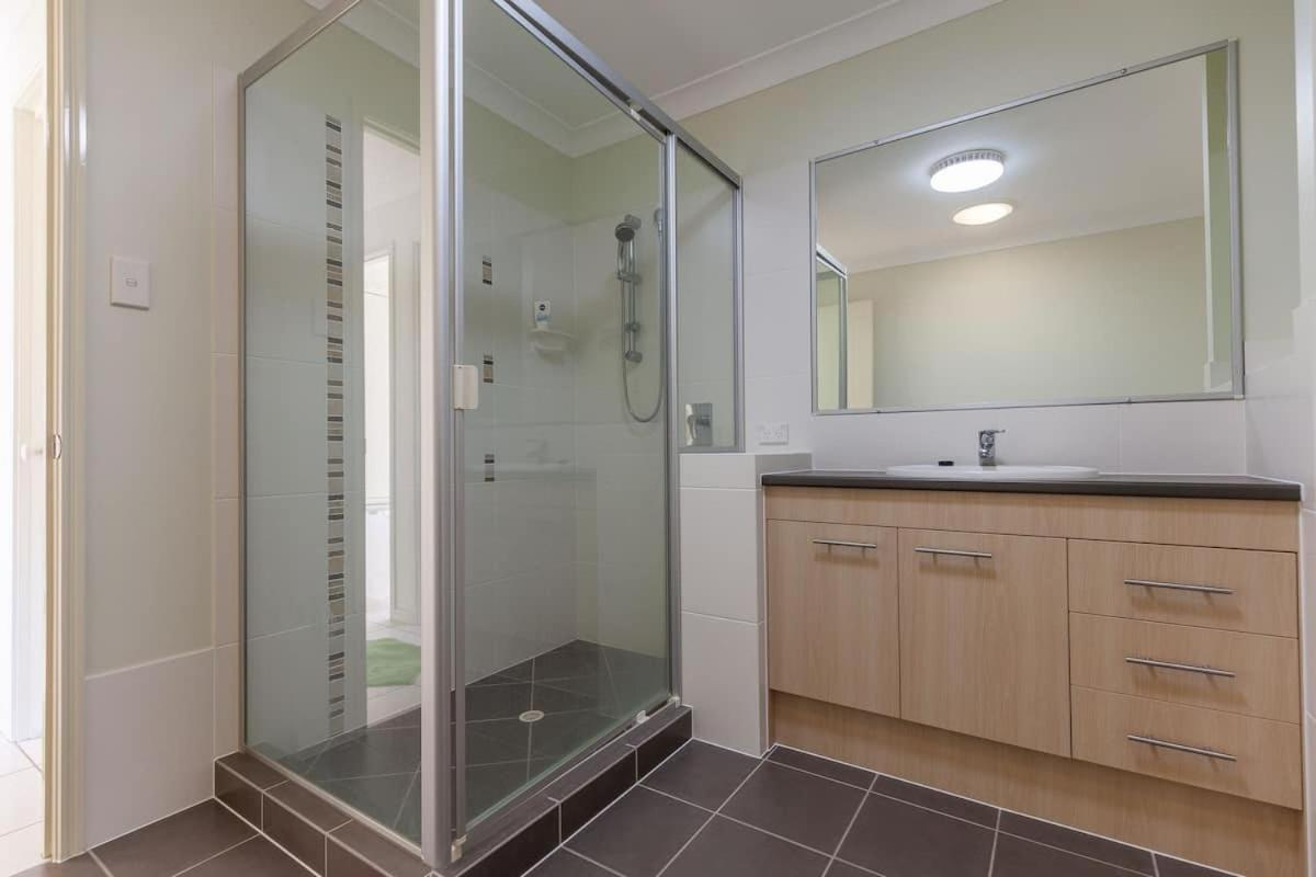 Immaculate House, Indulgent Living! - Housity