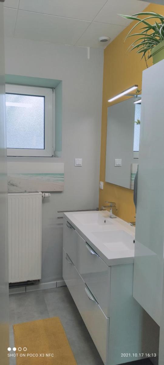 C'est une maison bleue - Housity