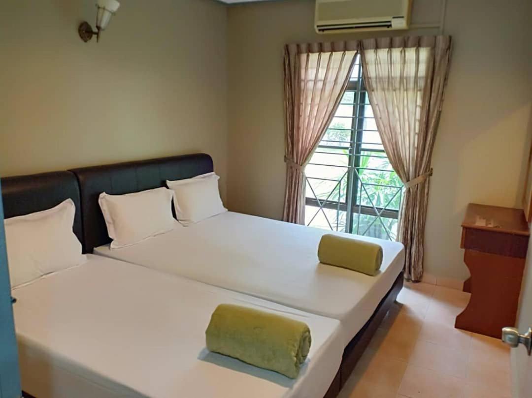 Villa with Private Swimming Pool - Housity