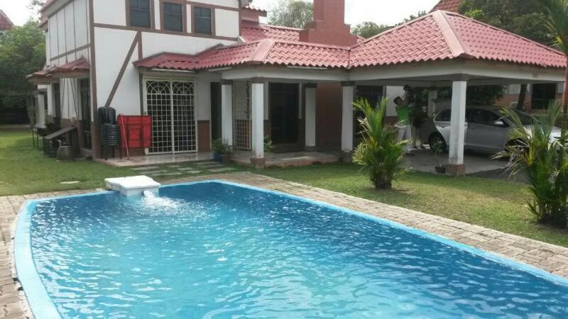 Villa with Private Swimming Pool - Housity