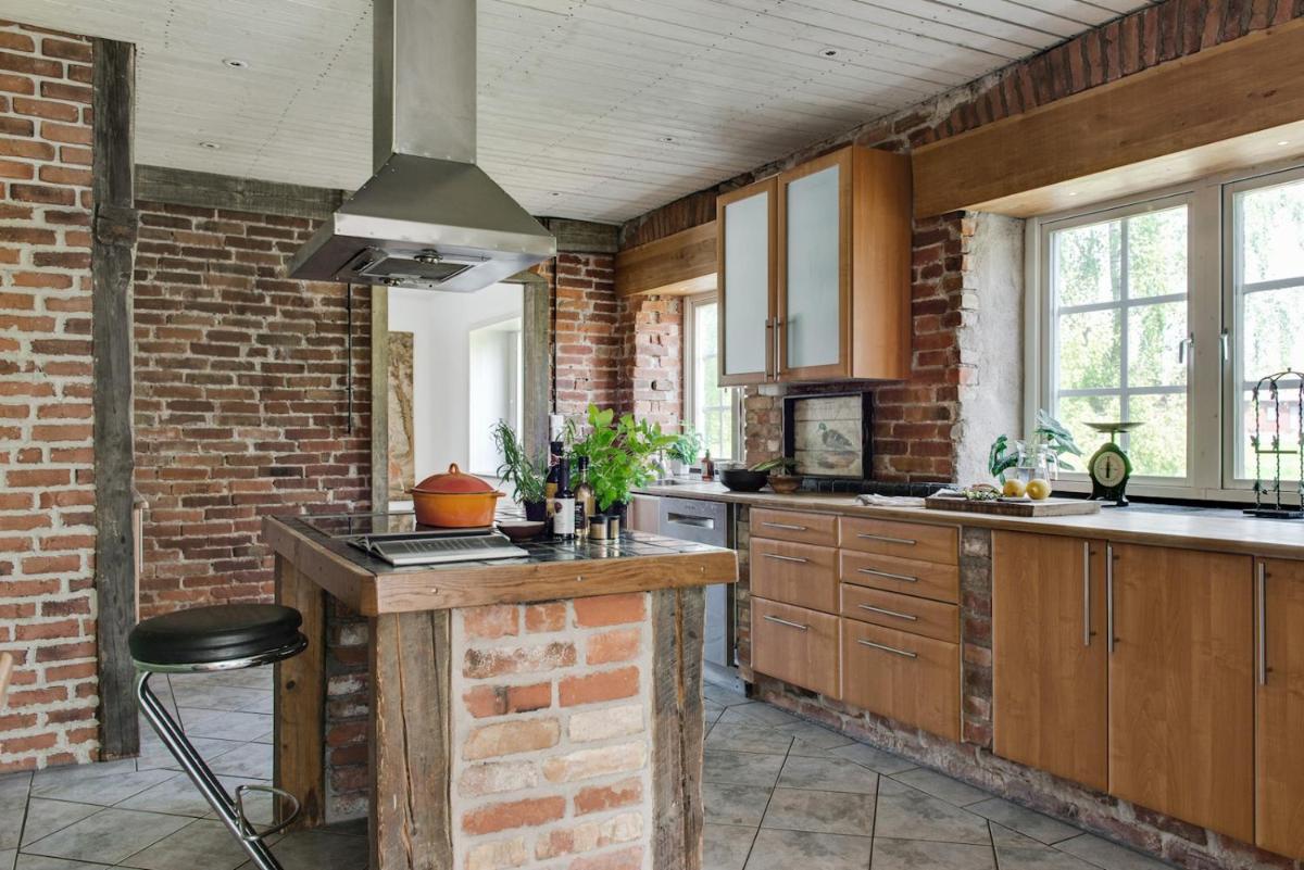 Large and beautifully decorated pool house in Tomelilla, Österlen - Housity