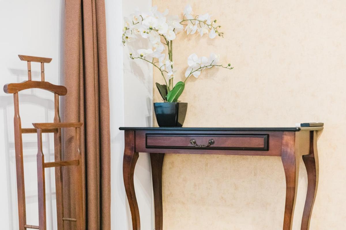 Seasons Atmosphere Studio - Housity