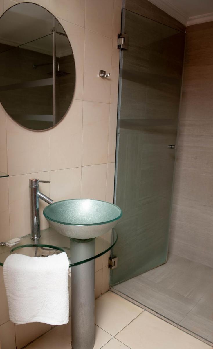 Cresta Inn - Housity