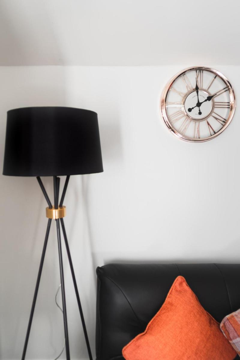 Perfect For Business And Leisure- Free Parking - Housity