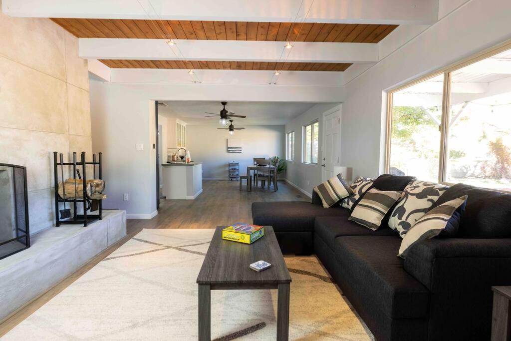 Fully Renovated beautiful 5 bed/bath, 2 kitchens! - Housity