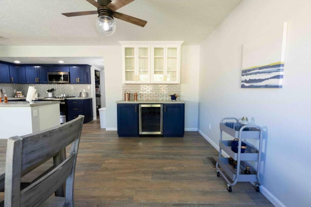 Fully Renovated beautiful 5 bed/bath, 2 kitchens! - Housity
