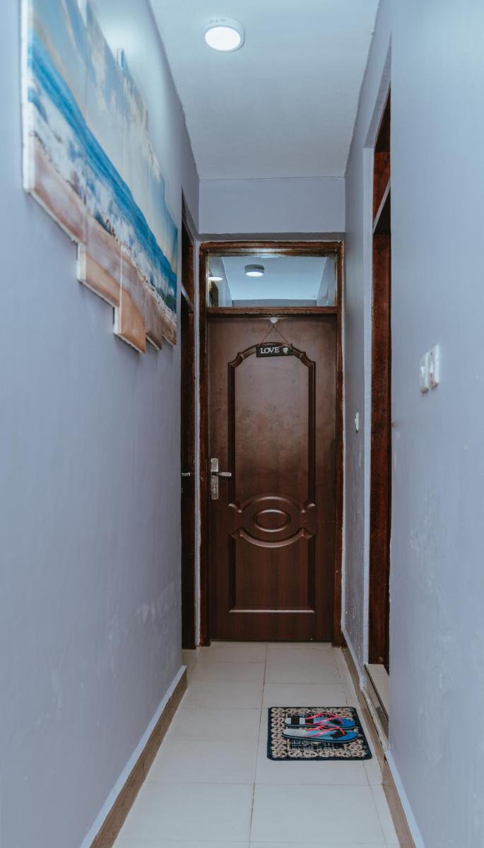 Entire 2 bedrooms cozy apartment in Mikocheni, Dar-es-salaam, with WI-FI, 1 kilometer from the BEACH - Housity