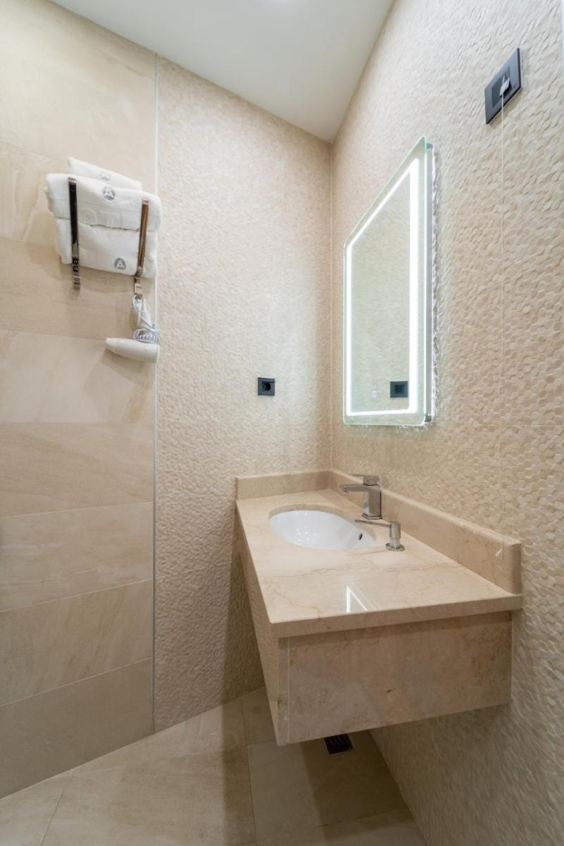 L L L centar - Housity