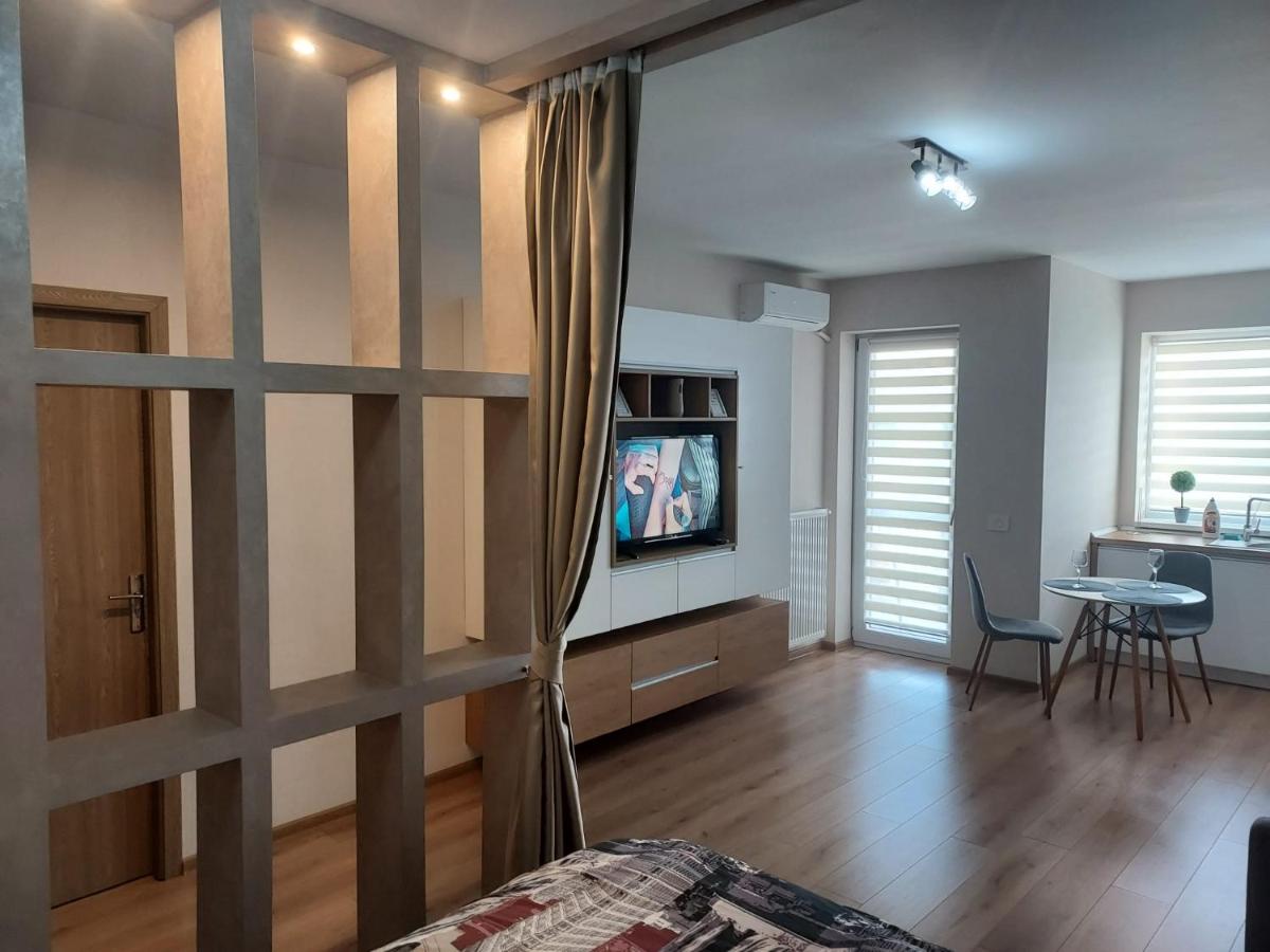 Glamour Studio - Housity