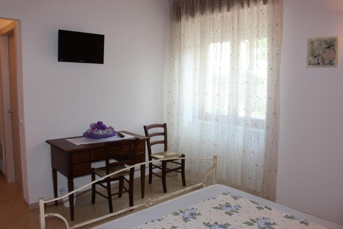 B&B Acero Rosso - Housity