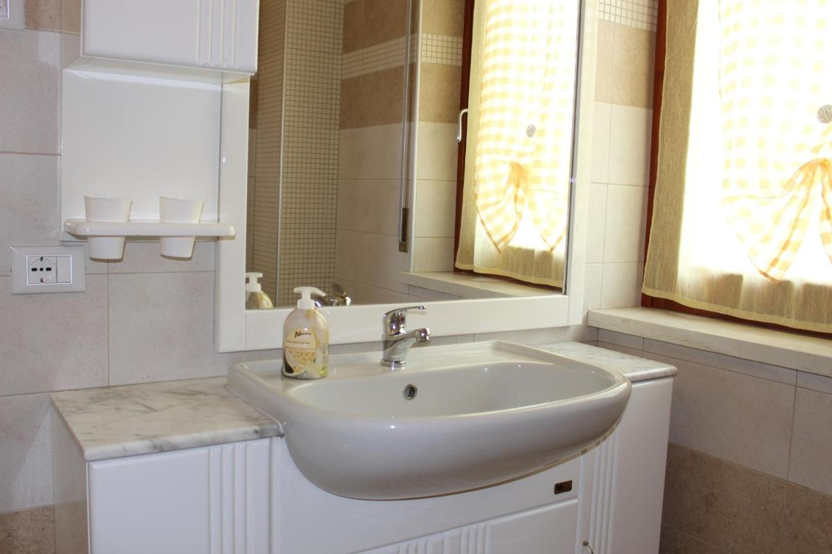 B&B Acero Rosso - Housity