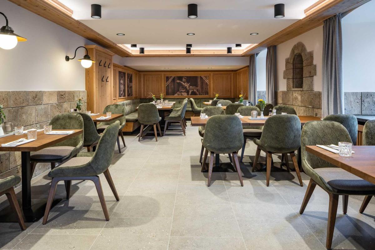 Hotel Goldener Hirsch - Housity