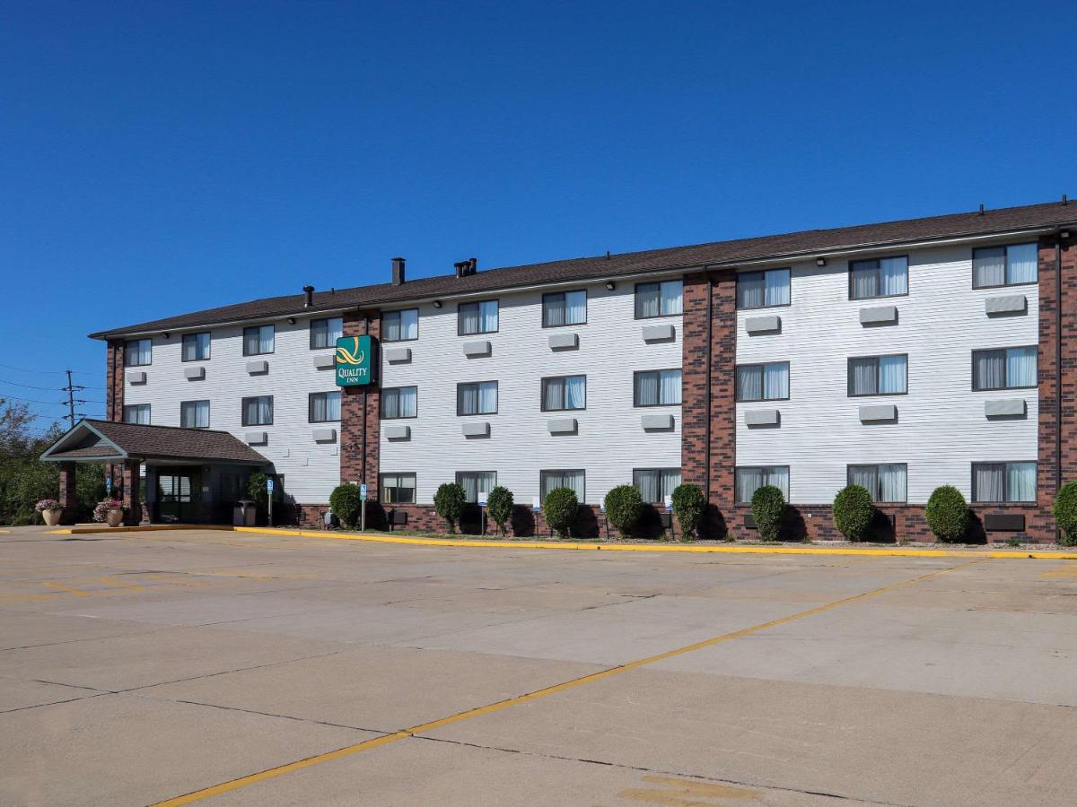 Quality Inn & Suites Bloomington I-55 and I-74 - Housity