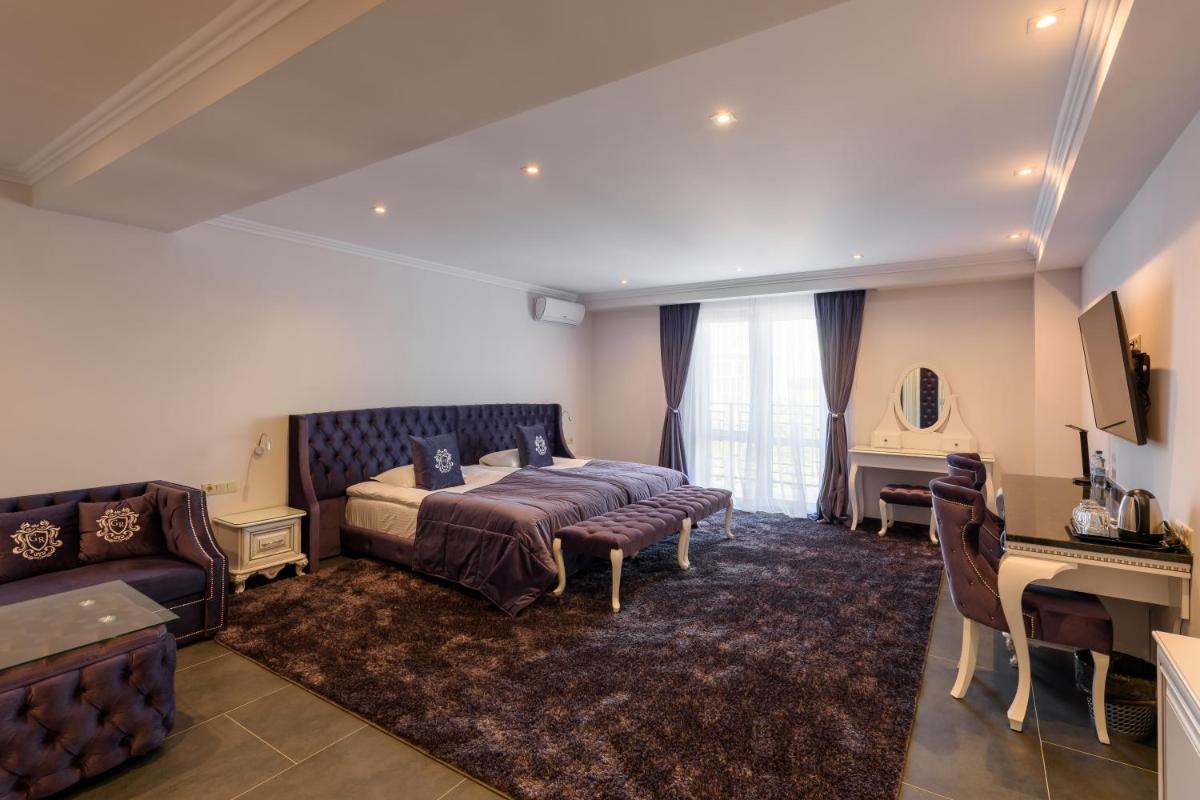 Grand Royal - Housity