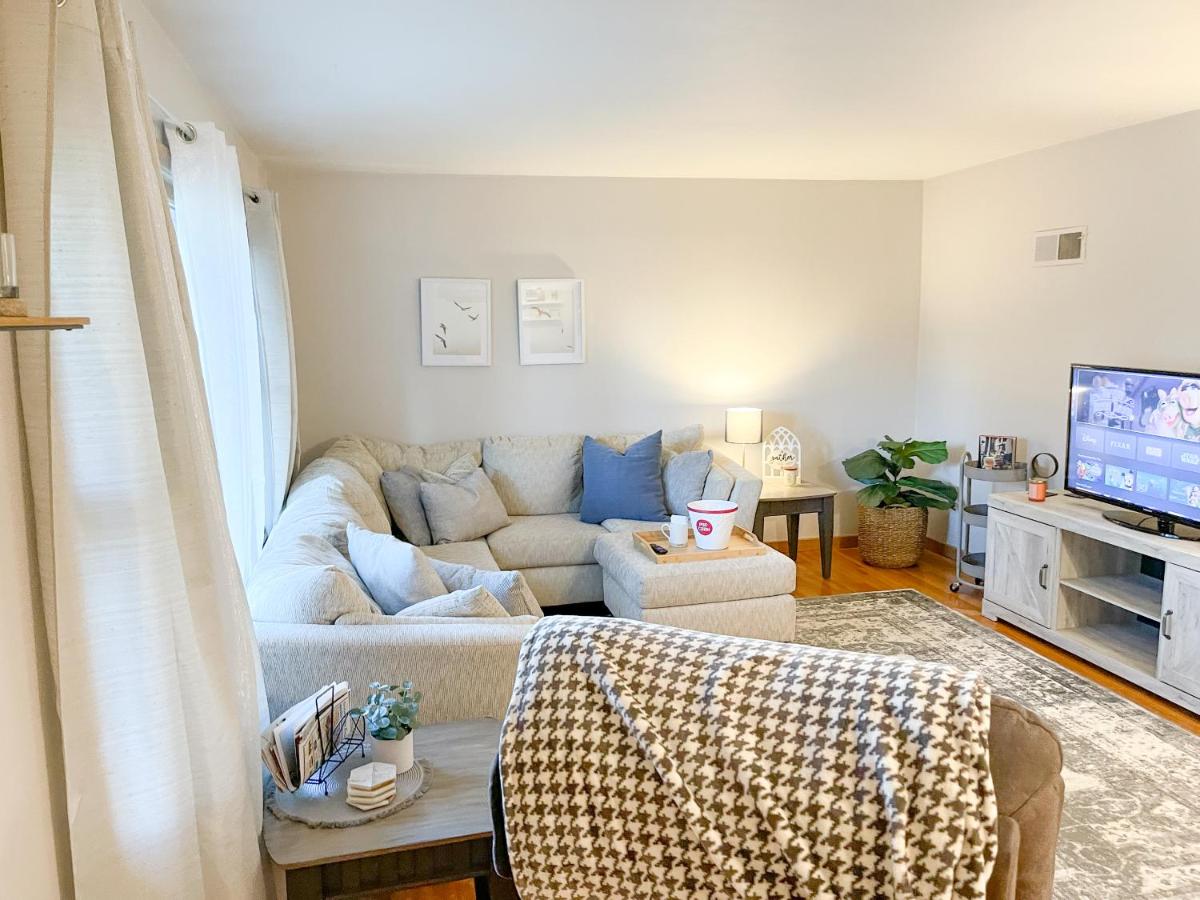 Cozy 3BR w/ King BR - Near Sanf. Hosp - USF/Augie - Housity