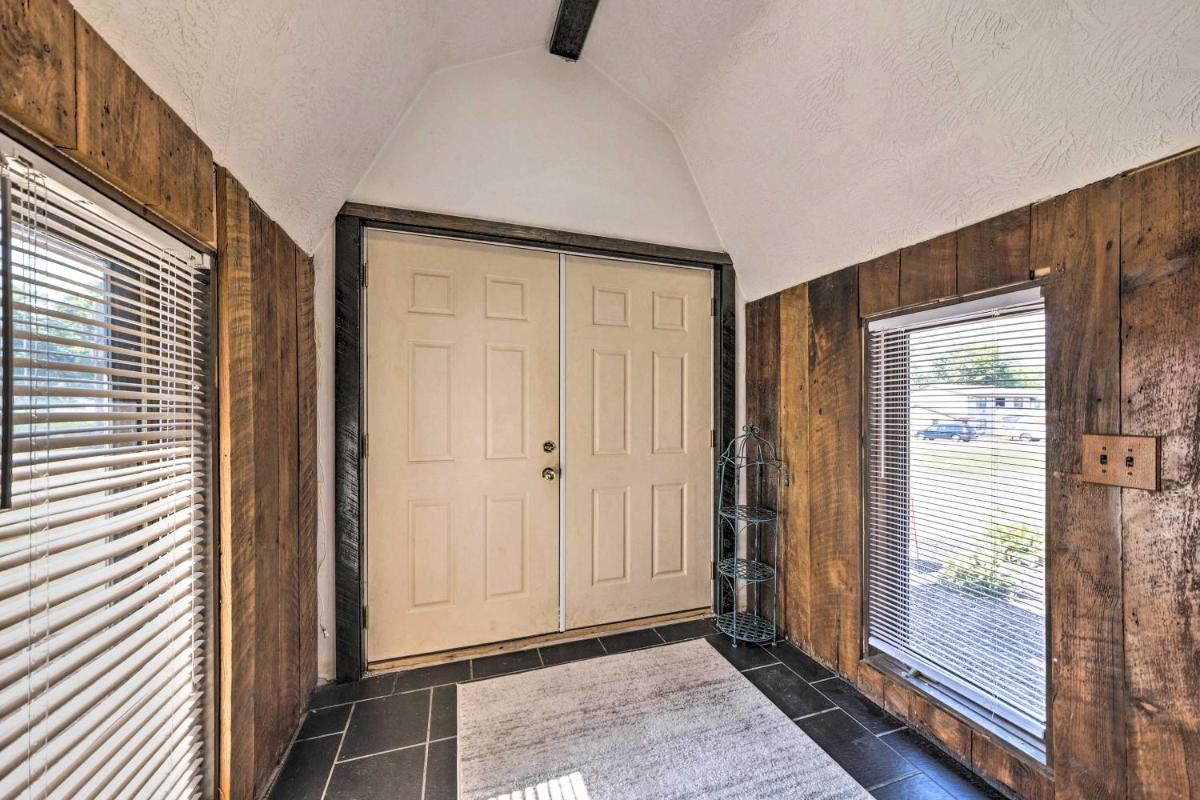 Quiet Farmington Barn Loft Apt - Pets OK! - Housity