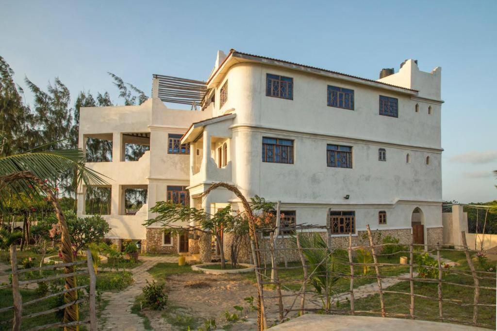 MANDA ISLAND Private Villa - Housity