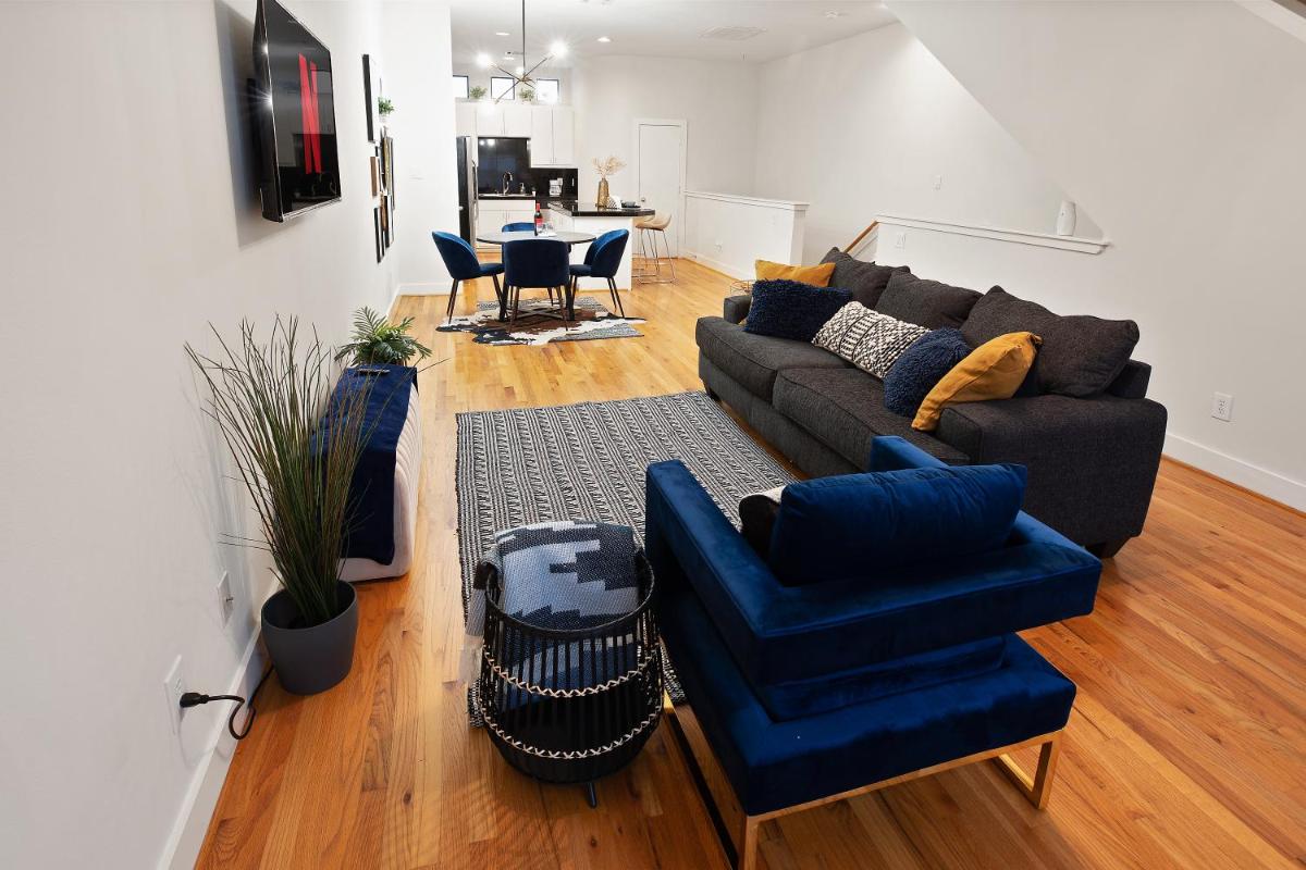 HOUSTON LINK HOUSE 2bed 2bath TownHouse Enclosed garage Astrodome Downtown MedCtr - Housity
