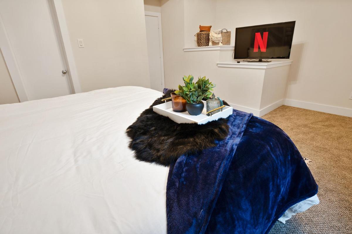 HOUSTON LINK HOUSE 2bed 2bath TownHouse Enclosed garage Astrodome Downtown MedCtr - Housity