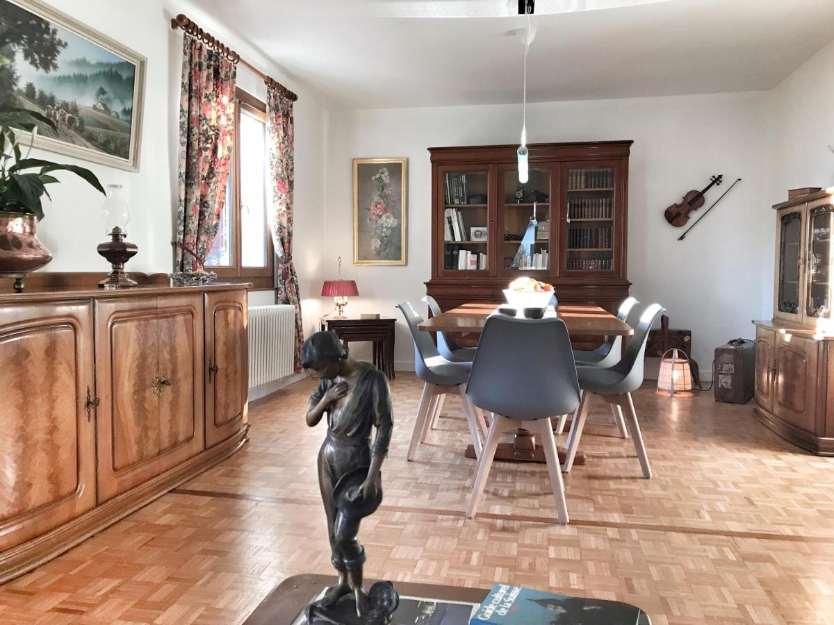 Lindo Lugar - just a 7 minute walk from the airport - Housity