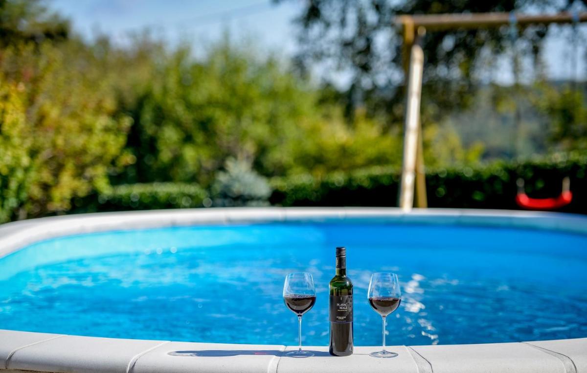 Odisea Hill House - Modern Holiday Home with swimming pool, sauna, jacuzzi, WiFi and 2 bedrooms, near Varazdin - Housity