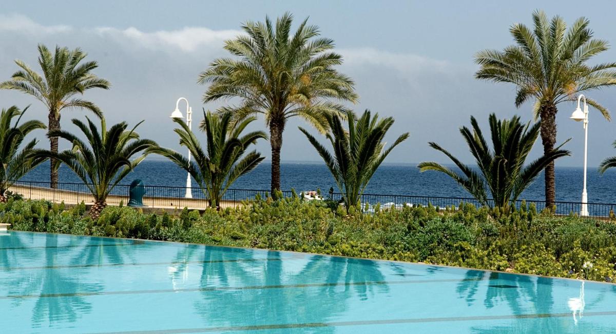 A piscina em ou perto de Vila Gale Santa Cruz