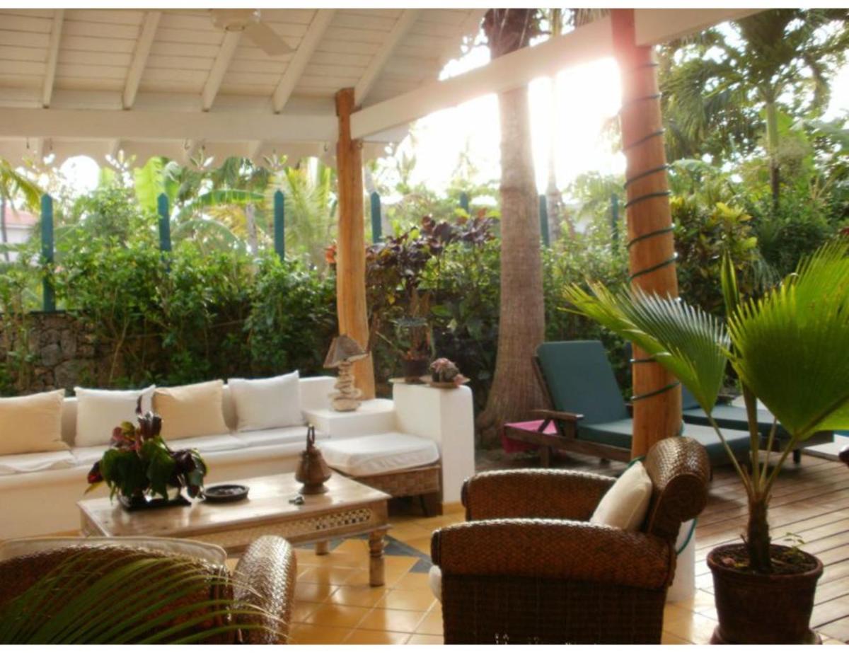 Charming Caribbean style villa near superb beach - Housity