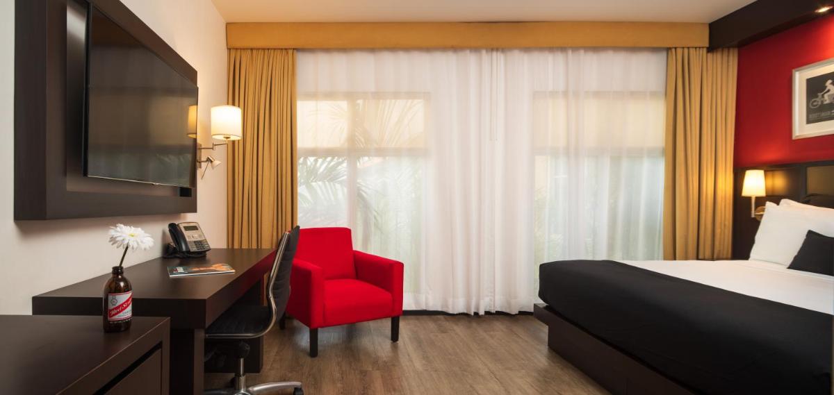 Suitetrails - Spanish Court Hotel - A Small Luxury Hotel