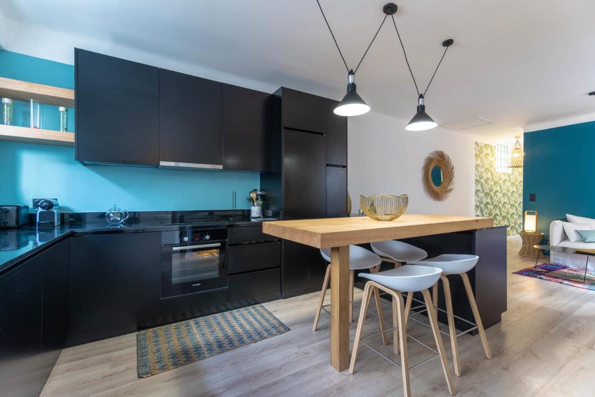 COCOON KEYWEEK Holiday House with lovely patio in Biarritz city center - Housity