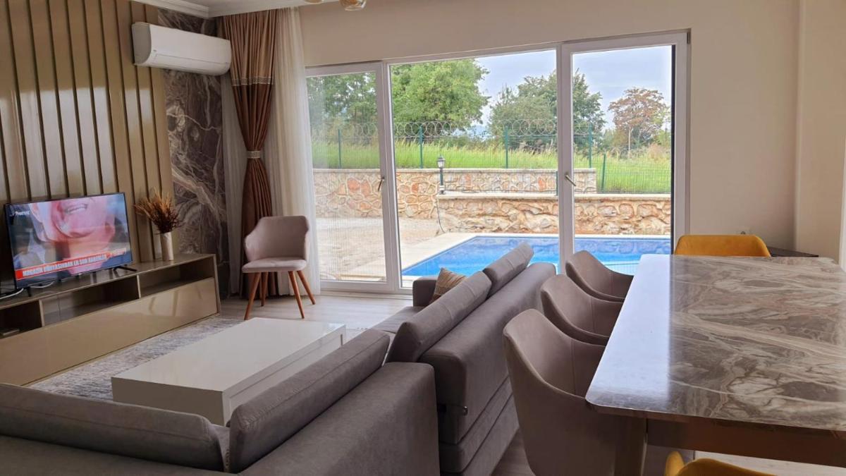 Lovely House with Heated Pool near Ski Center in Kartepe - Housity