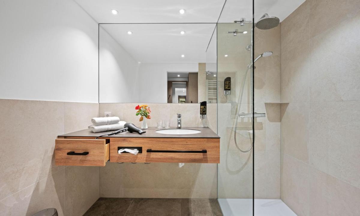 Hotel Seeblick - Housity