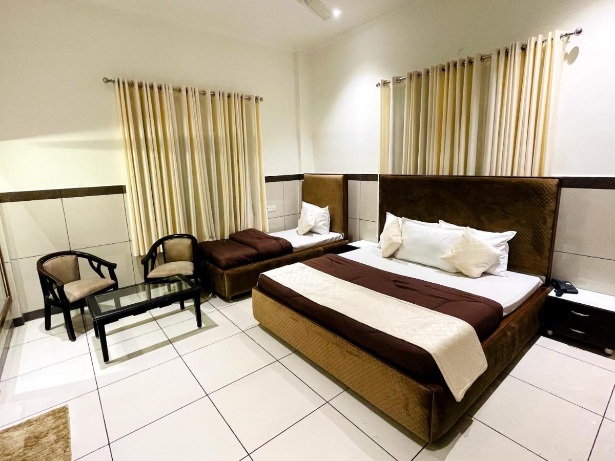 Suitetrails - Primrose Hotel and Restaurant
