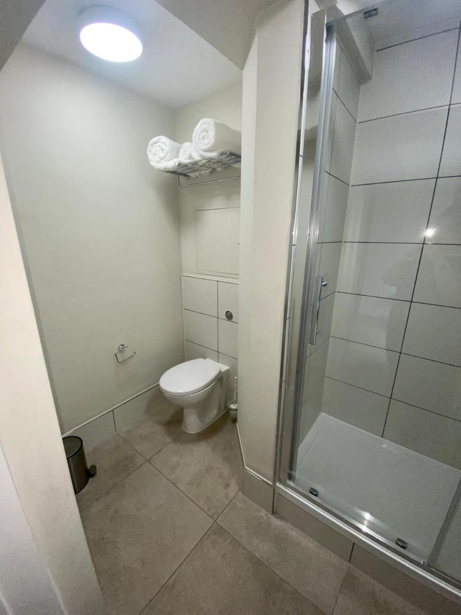The Pear Tree - Housity